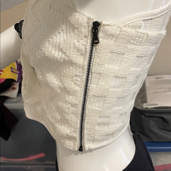 MILLY IVORY GEOMETRIC TEXTURED SIDE EXPOSED ZIPPER RACER BACK CROP TOP NWOT 4 - Picture 8 of 11